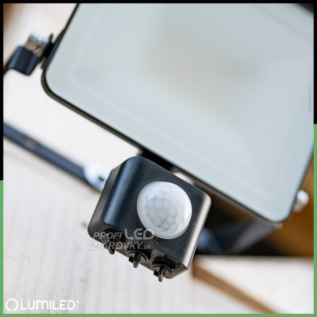 LED reflektor AZZLER 50W 6000lm 4000K IP44 Halogénová vonkajšia lampa so senzorom pohybu čierna LUMILED