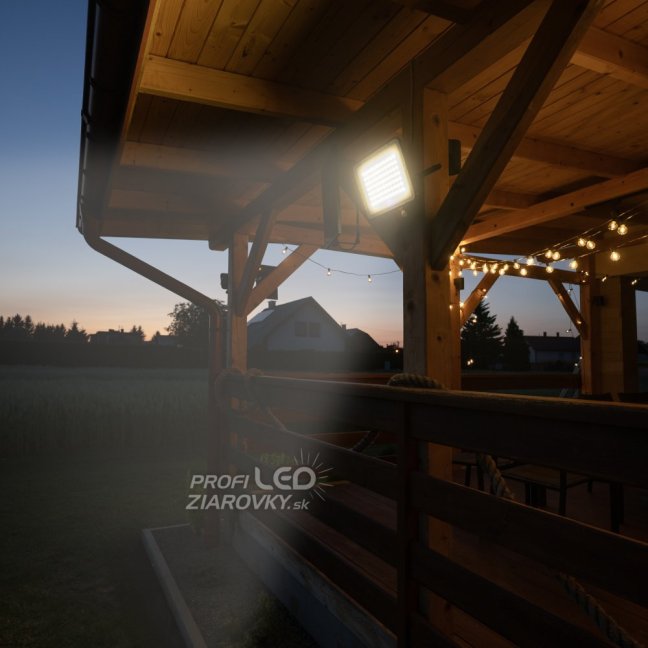 Solárne LED halogénové reflektory 300W Záhradná lampa 4000K IP65 PIR senzor pohybu + diaľkové ovládanie FULGOR LUMILED