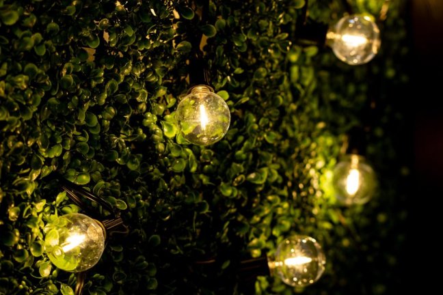 Záhrada Girland Vonkajšie osvetlenie Reťaz 15,2 m 30x LED okrasné korálky 3000K + diaľkové ovládanie DOLLIS LUMILED