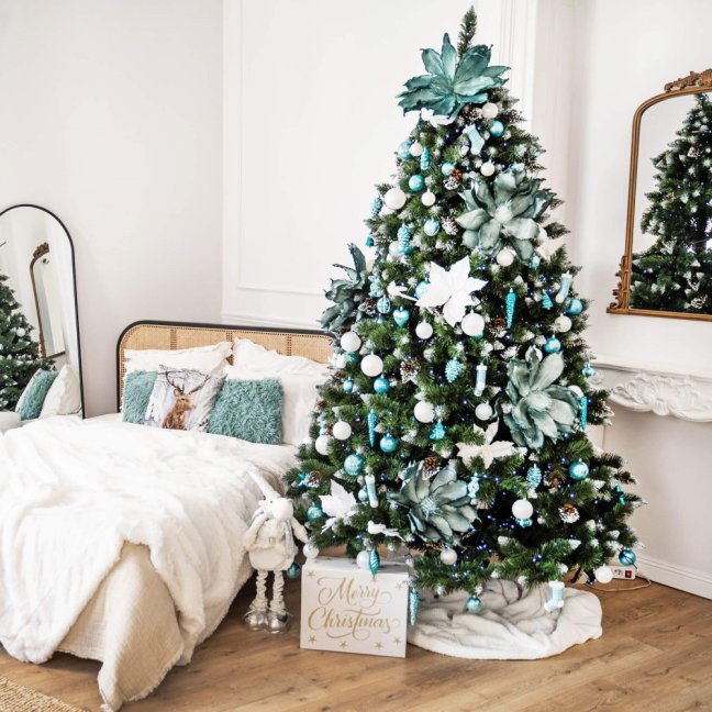 Umelý vianočný stromček Premium Royal Trees - 220 cm - zasnežená diamantová borovica so šiškami